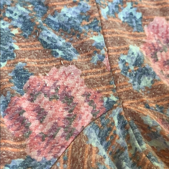 LuLaRoe - Floral Perfect T - Size 3XL - Picture 3 of 3